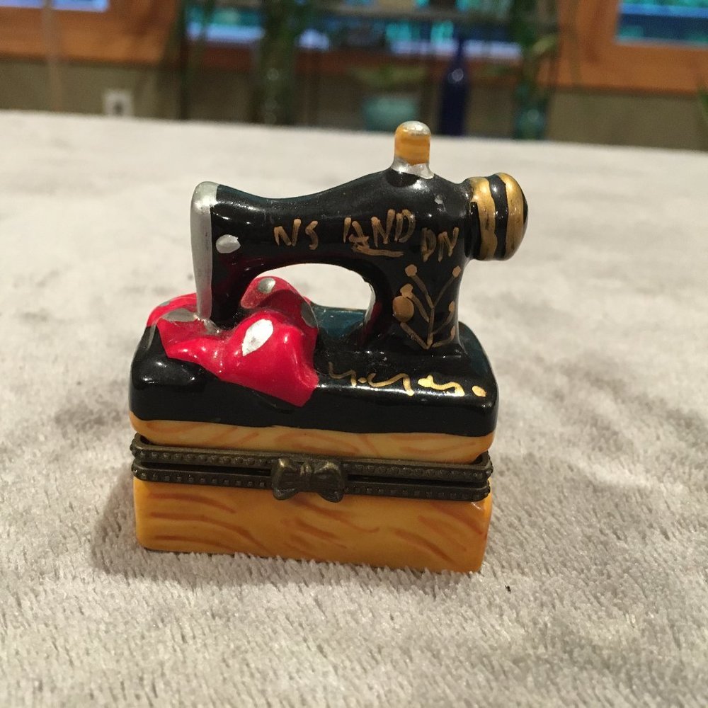 SEWING MACHINE LIMOGE